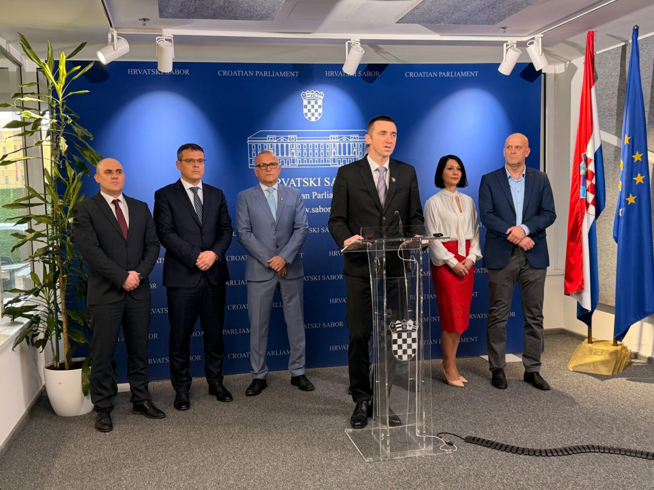 1dab06b9-3d12-411d-9113-197866f1dae6